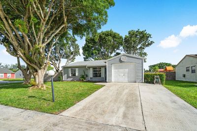 5183 Canal Circle S, House other with 3 bedrooms, 2 bathrooms and null parking in Lake Worth FL | Image 3