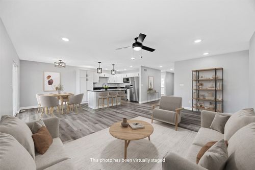 110 W Washington St, Norway, IA, 52318 | Card Image