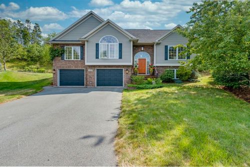 28 Glenmont Ave, Bedford, NS, B4A1H2 | Card Image