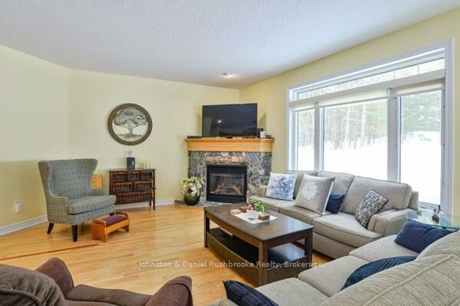 20 Twigs End, House other with 3 bedrooms, 3 bathrooms and 3 parking in Gravenhurst ON | Image 5
