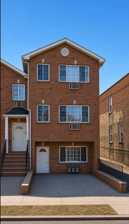 914 E 230th Street, New York, NY, 10466 | Card Image