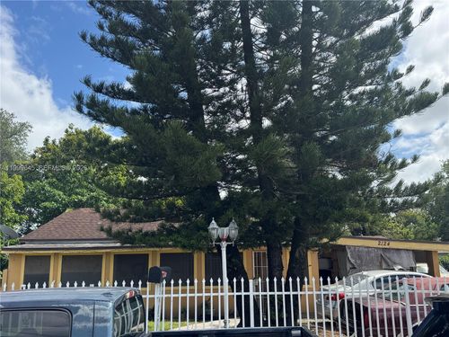 2124 Nw 81st St, Miami, FL, 33147-5162 | Card Image