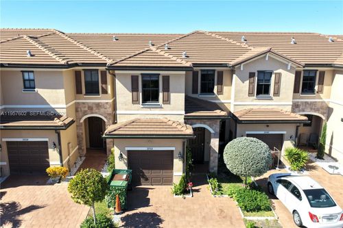 11032 W 33rd Way, Hialeah, FL, 33018-2196 | Card Image