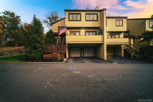 16 Arapaho Ct, Suffern, NY, 10901-4140 | Card Image