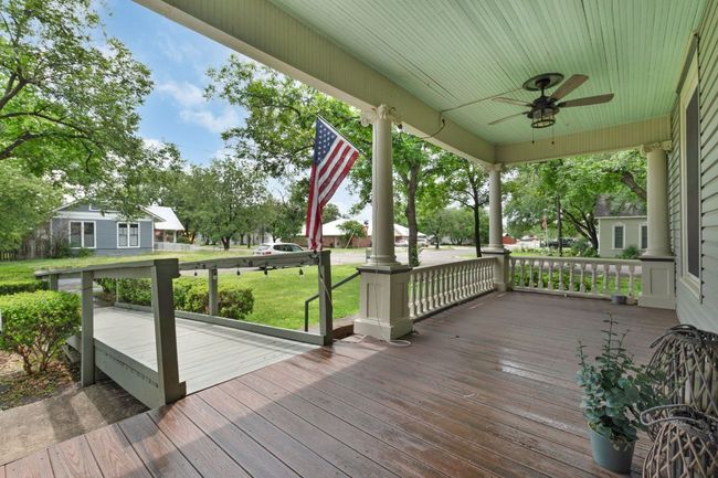 508 S Walnut St, House other with 4 bedrooms, 2 bathrooms and 6 parking in Lampasas TX | Image 4