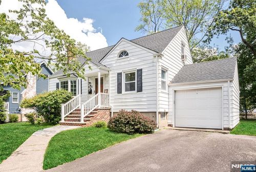 44 Hillcrest Dr, Wayne, NJ, 07470-5729 | Card Image