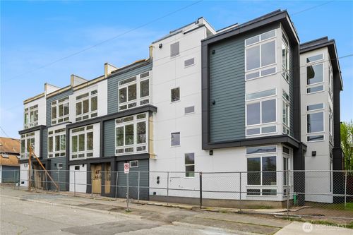 2452 Nw 60th St, Seattle, WA, 98107-3255 | Card Image