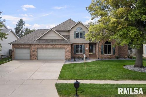 800 S 8th St, Eldridge, IA, 52748-1586 | Card Image