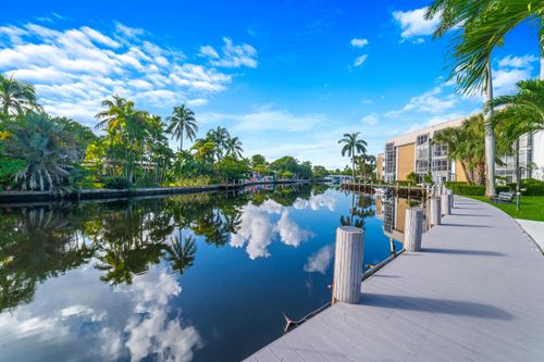 304-2990 Ne 16th Ave, Oakland Park, FL, 33334-5275 | Card Image