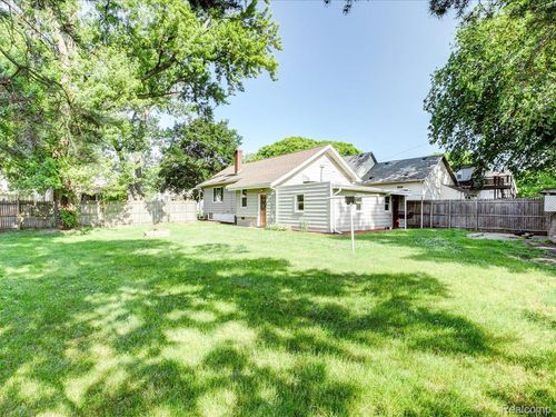 1918 16th St, Port Huron, MI, 48060-6133 | Card Image