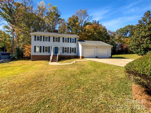 561 Briarwood Ln, Lancaster, SC, 29720-1891 | Card Image