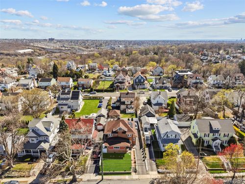 122 Buckingham Rd, Yonkers, NY, 10701-6753 | Card Image