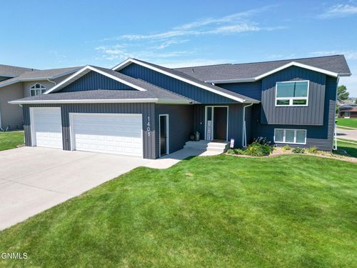 1401 6th Ave Ne, Mandan, ND, 58554-5628 | Card Image
