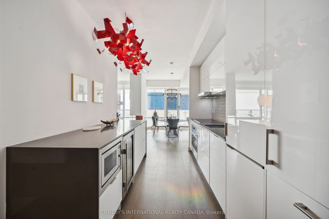 6805 - 1 Bloor St E, Condo with 3 bedrooms, 3 bathrooms and 2 parking in Toronto ON | Image 4