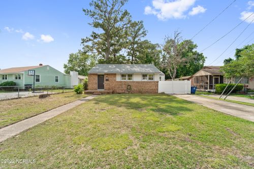 403 Nelson Dr, Jacksonville, NC, 28540-6105 | Card Image