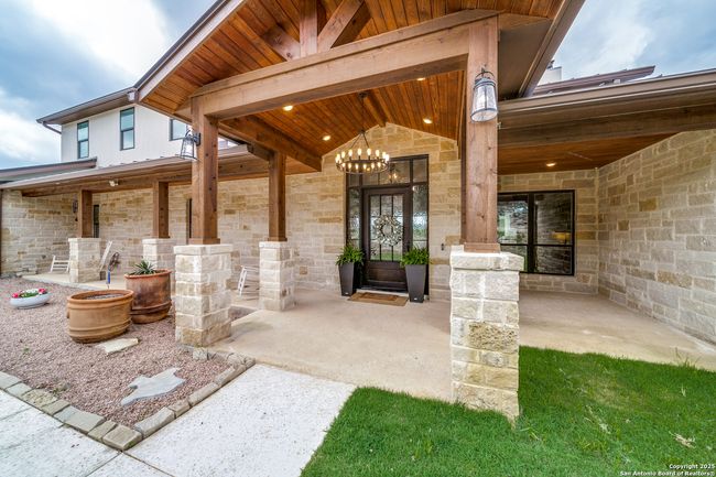 895 Private Road 1742, House other with 4 bedrooms, 5 bathrooms and null parking in Mico TX | Image 4