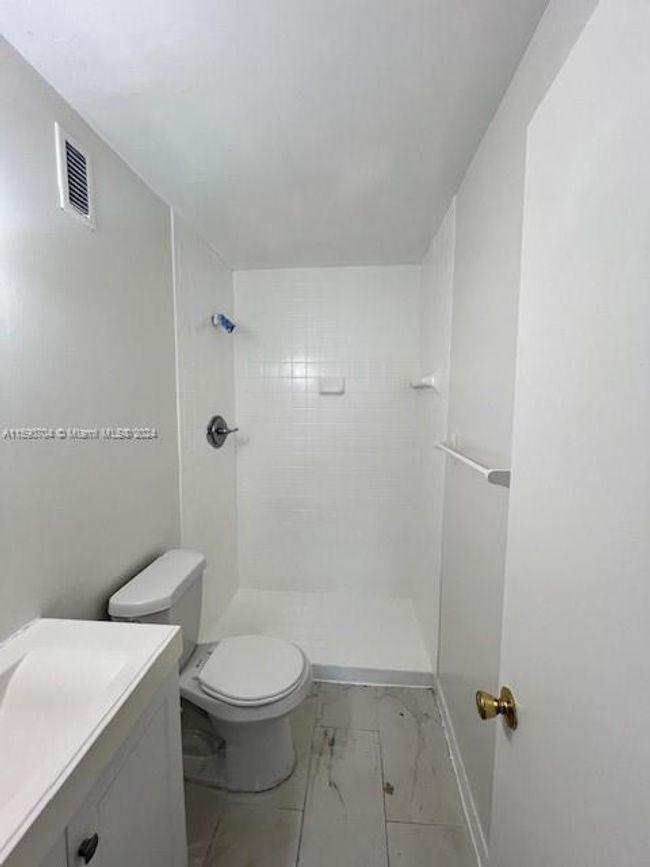 210-B - 11307 Sw 200th St, Condo with 2 bedrooms, 2 bathrooms and null parking in Miami FL | Image 11