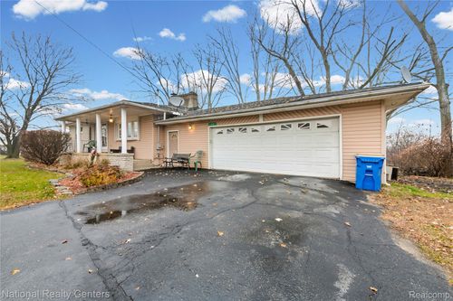 1481 Lochaven Rd, Waterford, MI, 48327-4252 | Card Image