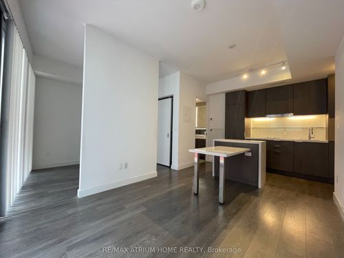 915-215 Queen St W, Toronto, ON, M5V0P5 | Card Image