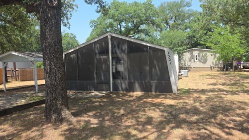 1301 Pelican Cir, Azle, TX, 76020-4532 | Card Image