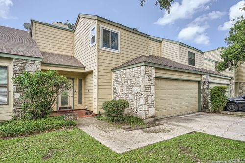 8517 Echo Creek Ln, San Antonio, TX, 78240-4979 | Card Image