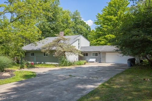 7547 N Linden Ln, Cleveland, OH, 44130-5809 | Card Image