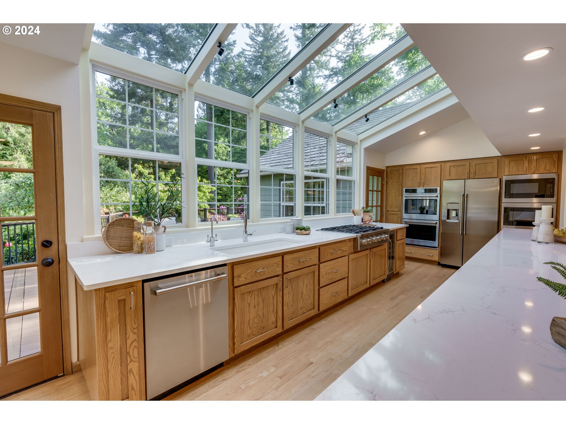 Ash St, Portland, OR 97229