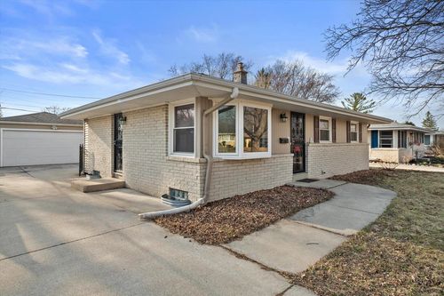 W148N8435 Albert Place, Menomonee Falls, WI, 53051 | Card Image