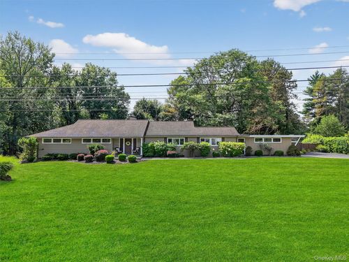 18 Wellesley Pl, Fishkill, NY, 12524-1130 | Card Image