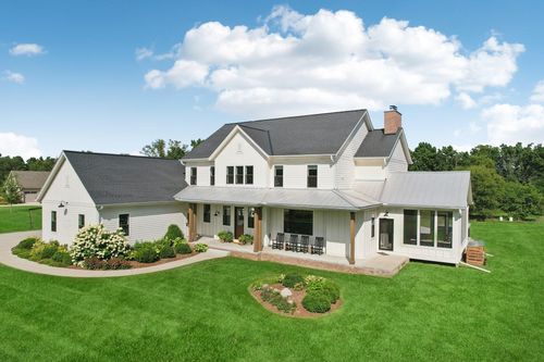 998 N Griffith Rd, Summit, WI, 53066-9275 | Card Image