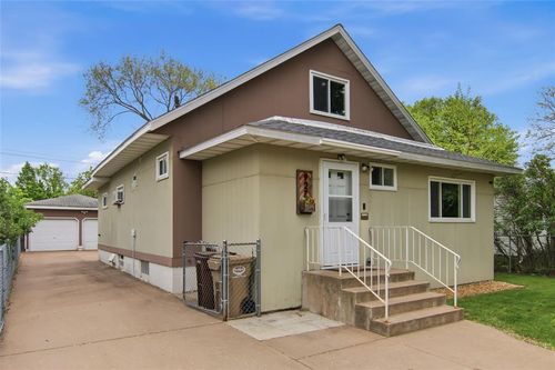 927 Sheridan Rd, Eau Claire, WI, 54703-3033 | Card Image