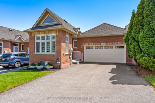 2314 Stonehaven Ave, Niagara Falls, ON, L2J4K1 | Card Image