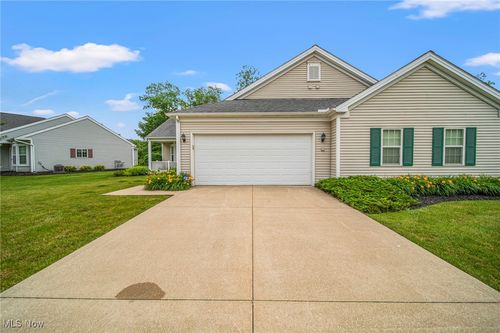 10707 Crossings Dr, Aurora, OH, 44202-8142 | Card Image