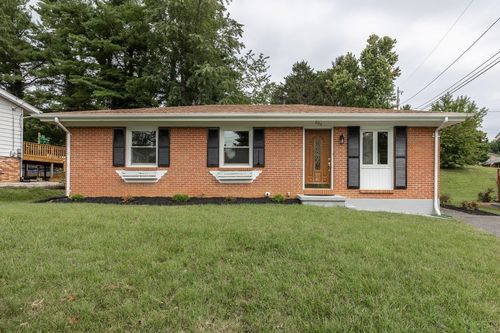 204 Thomas St, STAUNTON, VA, 24401 | Card Image