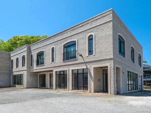 1-24 Lumber Rd, Roslyn, NY, 11576-2106 | Card Image