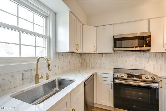 9 - 30673 Cambridge Ct E, Condo with 3 bedrooms, 2 bathrooms and null parking in Bay Village OH | Image 15