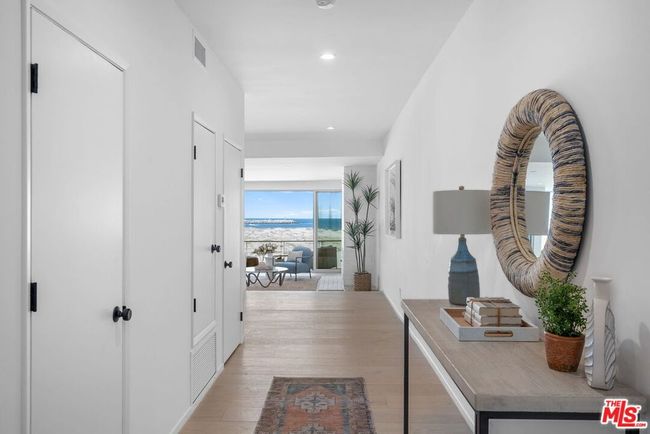 APT-201 - 5205 Ocean Front Walk, Condo with 2 bedrooms, 3 bathrooms and 2 parking in Marina del Rey CA | Image 6