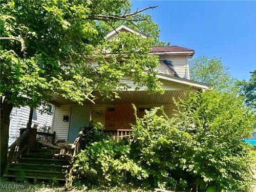 3275 E 142nd St, Cleveland, OH, 44120-4006 | Card Image