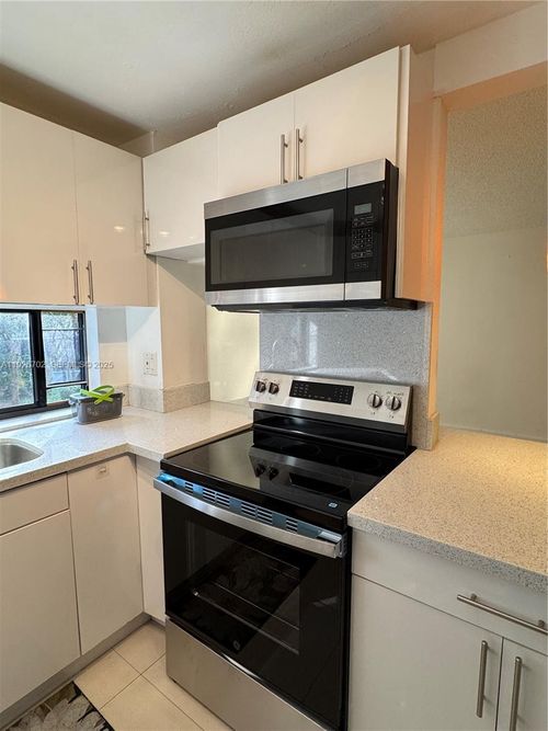 apt-226-17021 N Bay Rd, Sunny Isles Beach, FL, 33160-4204 | Card Image