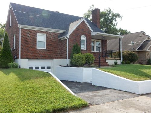 216 N Bruffey St, Salem, VA, 24153-3218 | Card Image