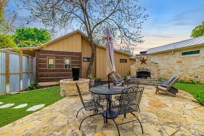 202 S Bowie St, Home with 5 bedrooms, 6 bathrooms and 1 parking in Fredericksburg TX | Image 48
