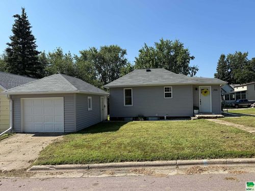 206 8th St, Alton, IA, 51003-7724 | Card Image