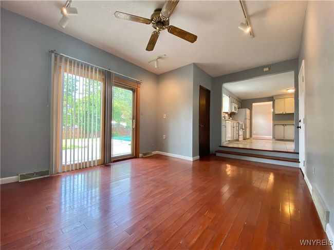 family room | Image 9