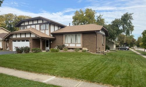 700 W 58th St, Westmont, IL, 60559-2104 | Card Image
