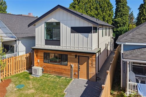 a-4250 S Juneau St, Seattle, WA, 98118-2718 | Card Image