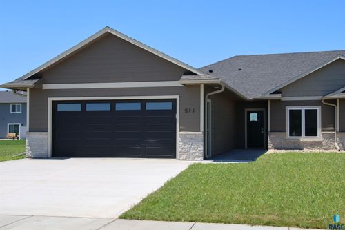 511 Bunyan Dr Drive, Harrisburg, SD, 57032-8293 | Card Image