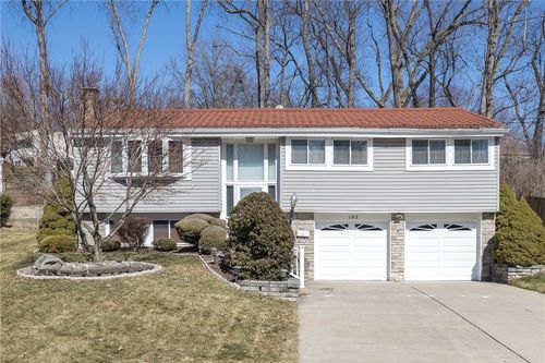 182 Thunderwood Dr, Bethel Park, PA, 15102-1357 | Card Image