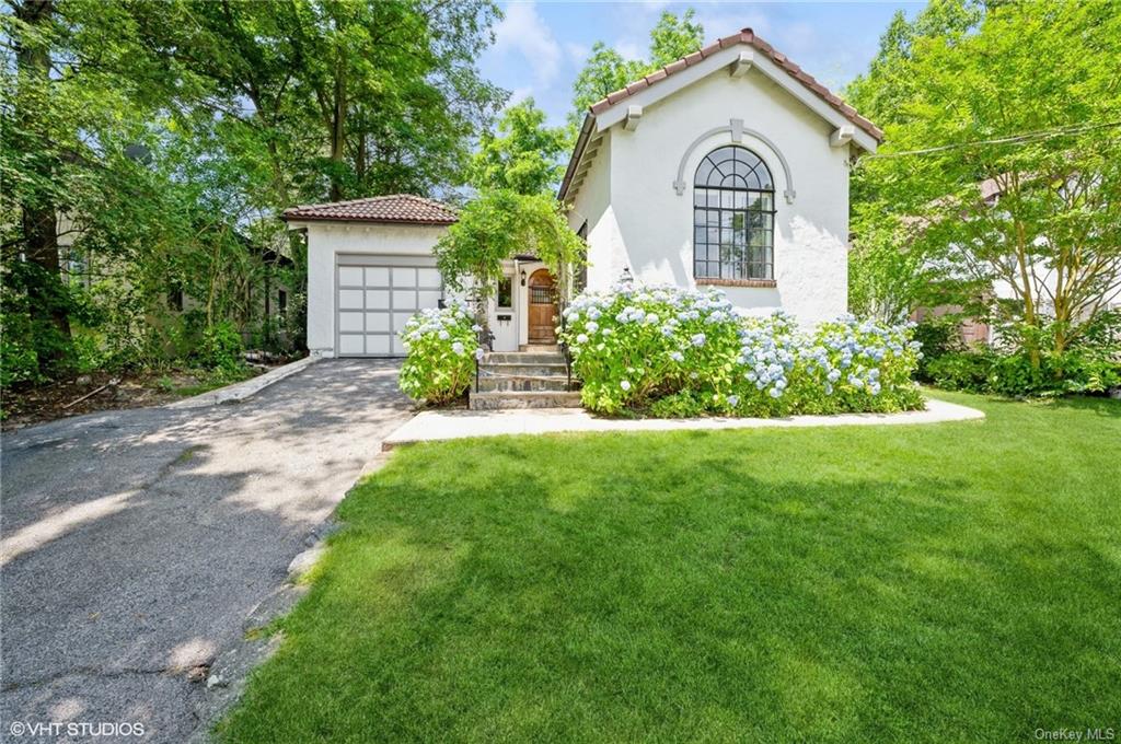 Weaver St, Larchmont, NY 10538
