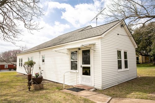 400 N Brazos St, Burton, TX, 77835-5874 | Card Image