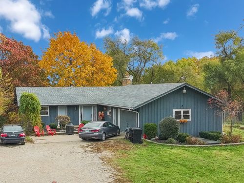 7822 N Pillow Hill Rd, Spring Grove, IL, 60081-8474 | Card Image